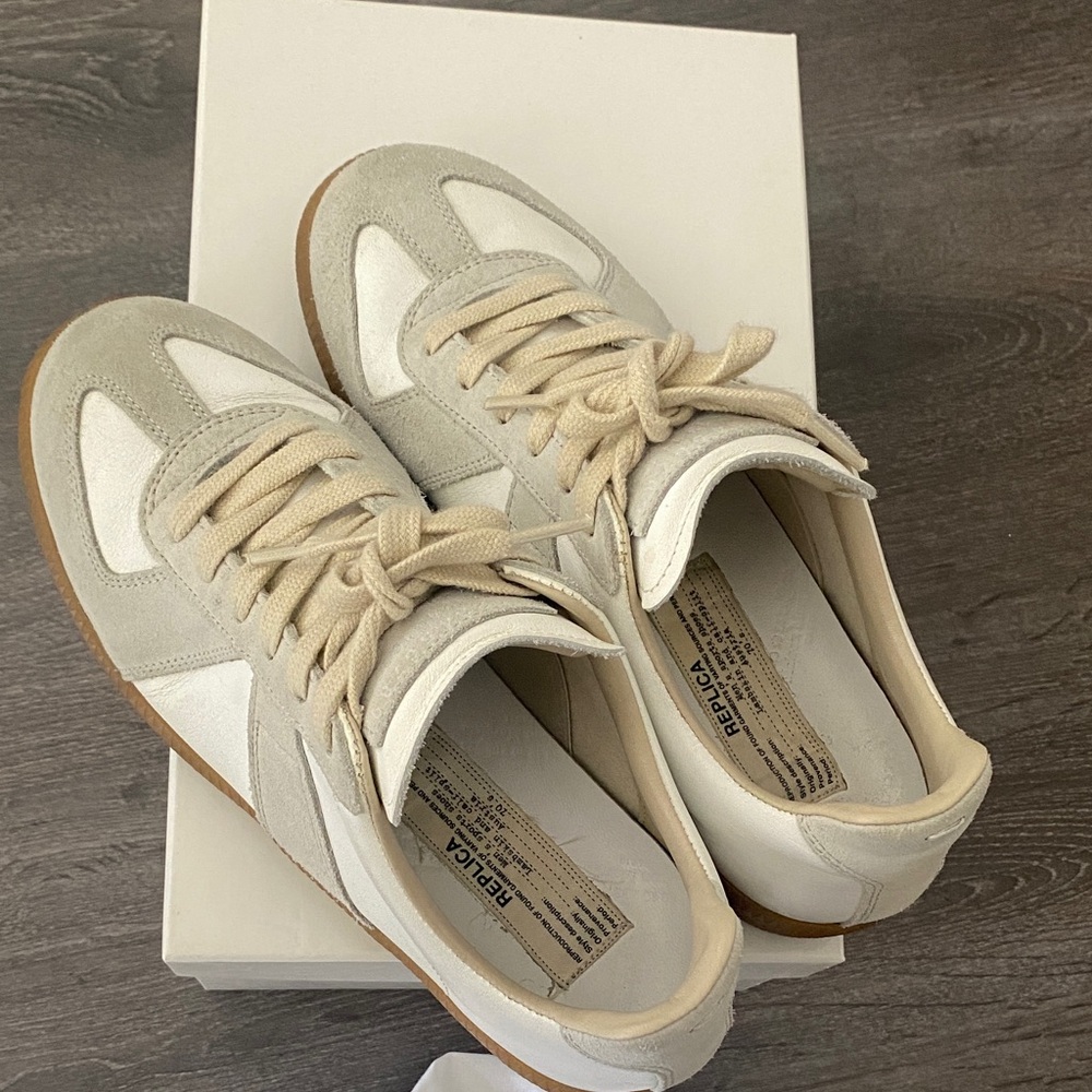 MAISON MARGIELA
White Replica Sneakers